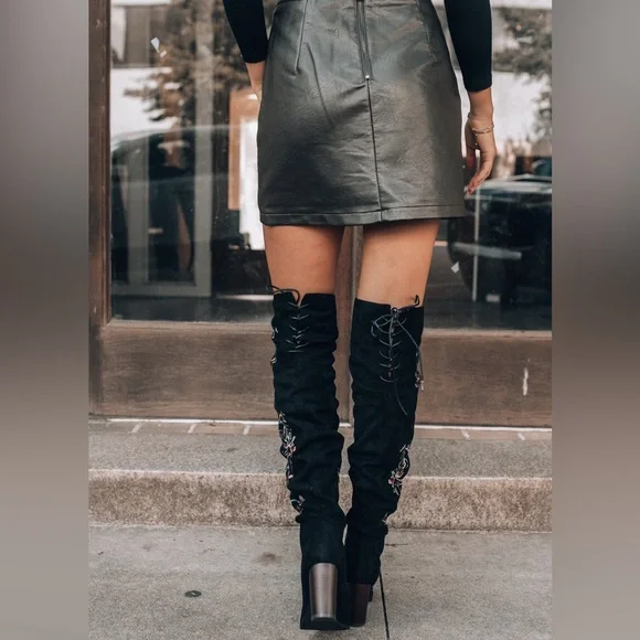 Black Suede Lace Up Back -QUPID Stretchy Over The Knee Boots Size 9M - Picture 2 of 9